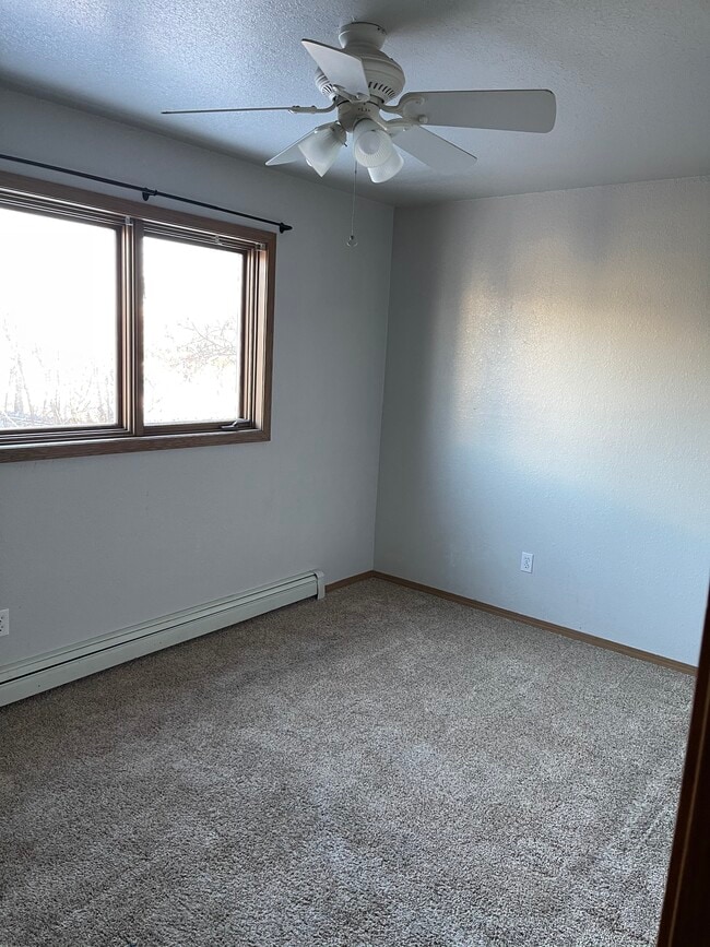 Building Photo - 8949 Lakehurst Dr