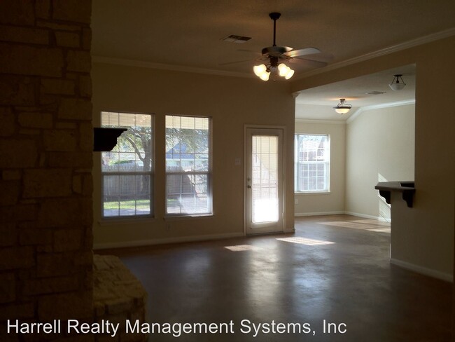 Building Photo - 301 Chapel Trail Cir