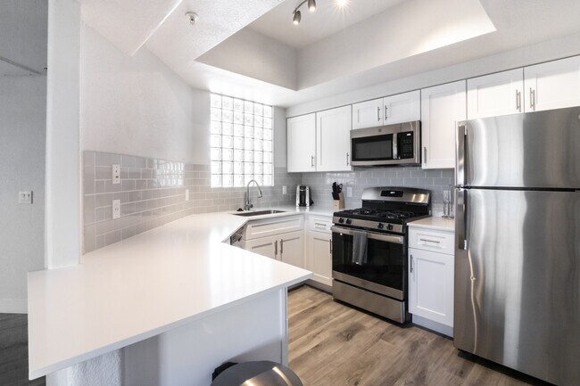 Foto del edificio - 2155 S 55th St