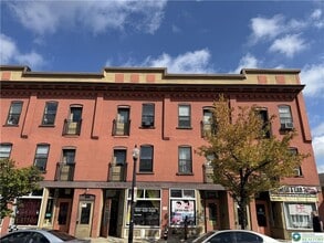Building Photo - 829 E 4th St