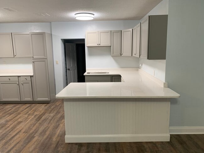 Building Photo - 66 Lucky Dr