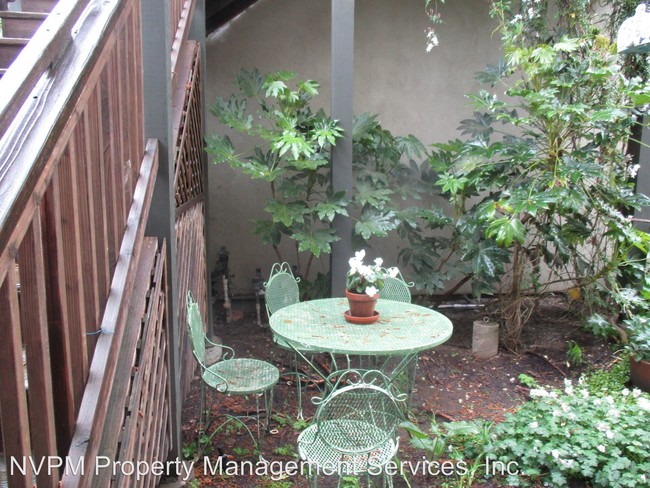 Building Photo - Studio, 1 bath House - 1712 Lawler St. unit B