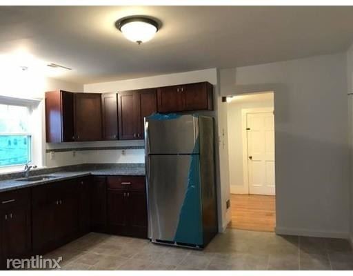 Foto del edificio - 3 br, 1 bath Apartment - 68 Bonair St Apt 2
