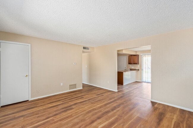 Building Photo - Cute 4 bedroom 2 bath Centrally Located