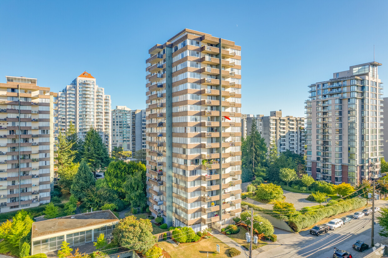 Building Photo - Edgewater Royal