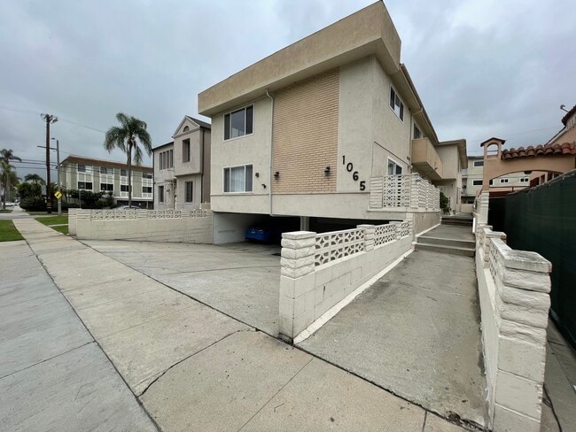 Building Photo - 1065 S Holt Ave