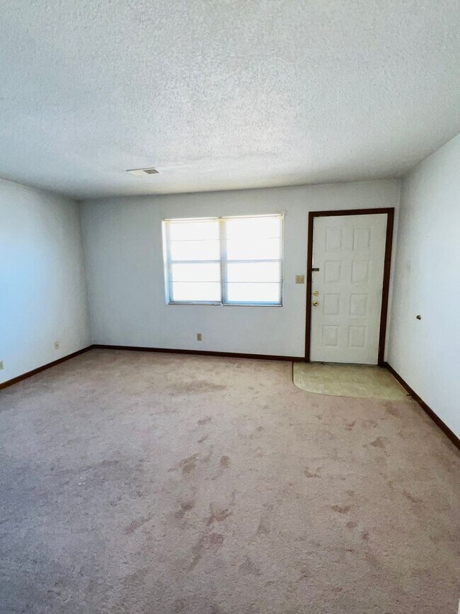 Foto del edificio - Charming Townhome, Prime Location, Cozy Li...