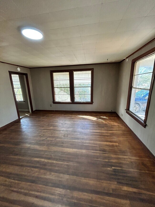 Foto del edificio - 102 E Charlotte Ave