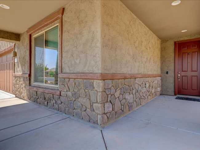 Building Photo - Do you like to save money on your electric...