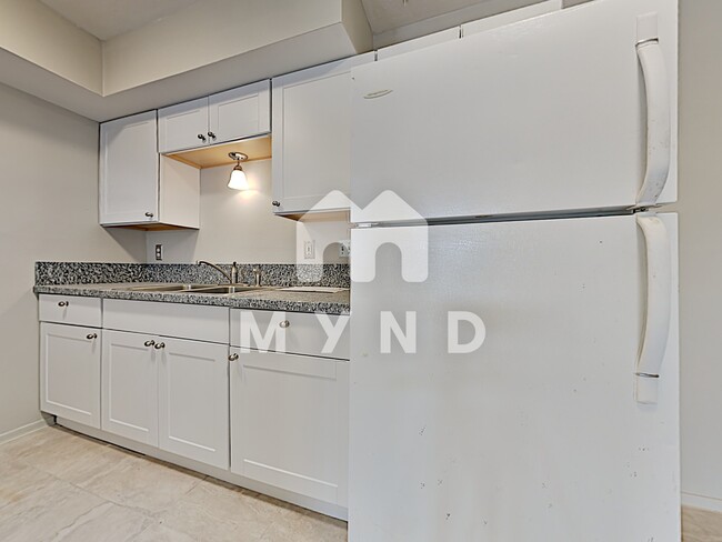 Foto del edificio - 413 W Colter St Apt A