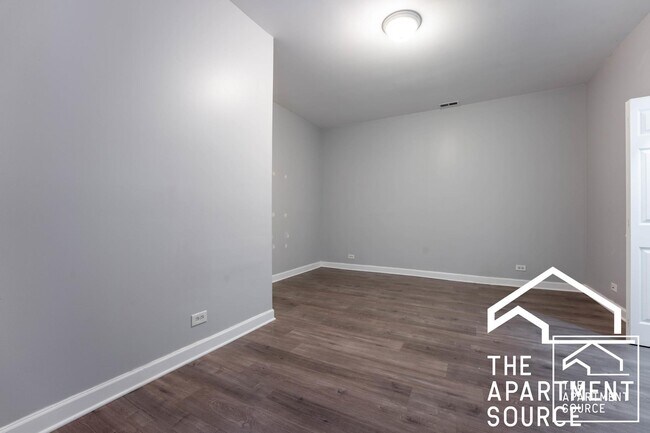 Building Photo - 3220 W Augusta Blvd
