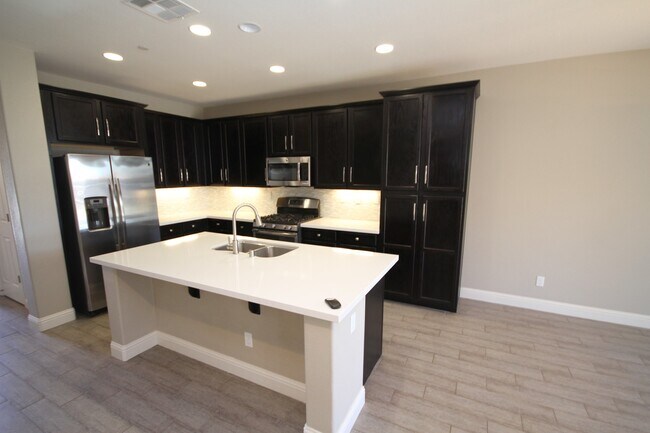 Foto del edificio - 4BR| 3.5 BA | 1936 SF | Two Story | Tenant Pays $190 monthly for WS&G