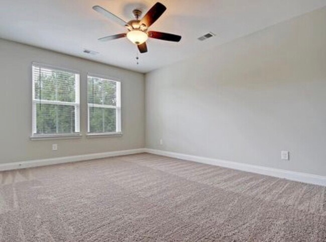 Foto del edificio - 7822 Montview Rd