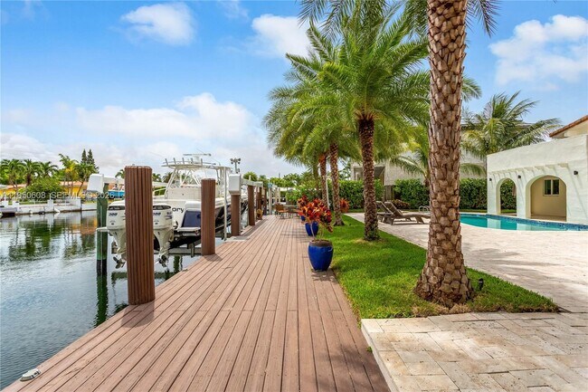 Foto del edificio - 12515 Palm Rd