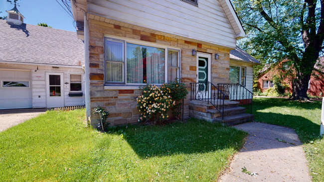 Building Photo - 5848 Brecksville Rd