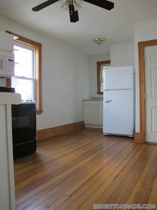 Building Photo - 45 Litchfield St