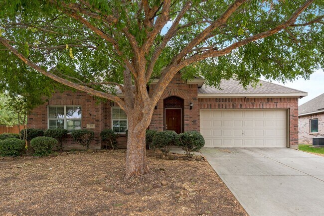 Foto del edificio - 3 bedroom home over 2100 sqft!  Little Elm ISD