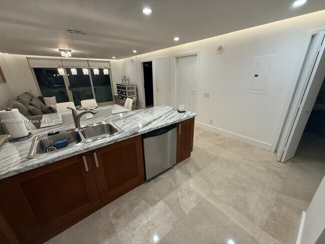 Foto del edificio - 9499 Collins Ave
