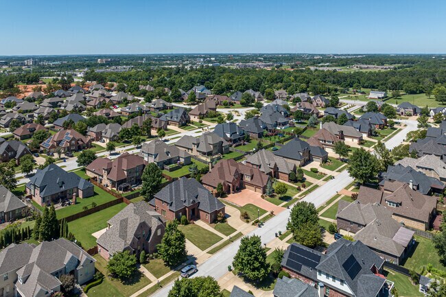 The Peaks neighborhood is a few minutes drive from I-49 and the Pinnacle Hills area.