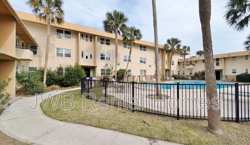 Foto principal - 227 15th Ave N