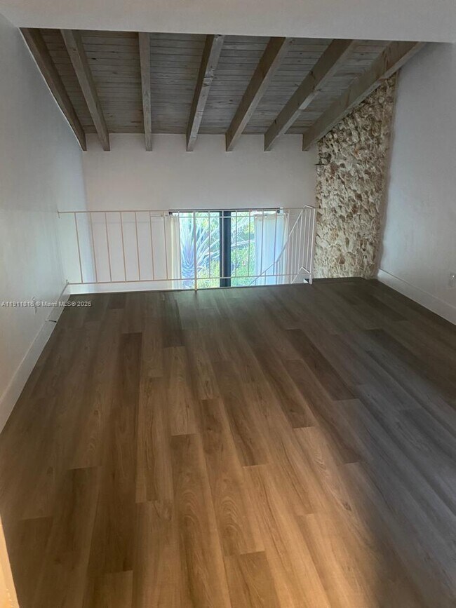 Foto del edificio - 24 Calabria Ave