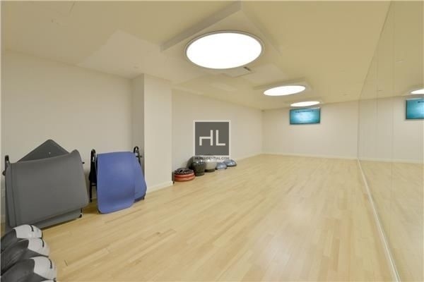 Foto del edificio - 420 E 61st St