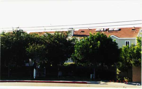 Building Photo - Victoria Garden