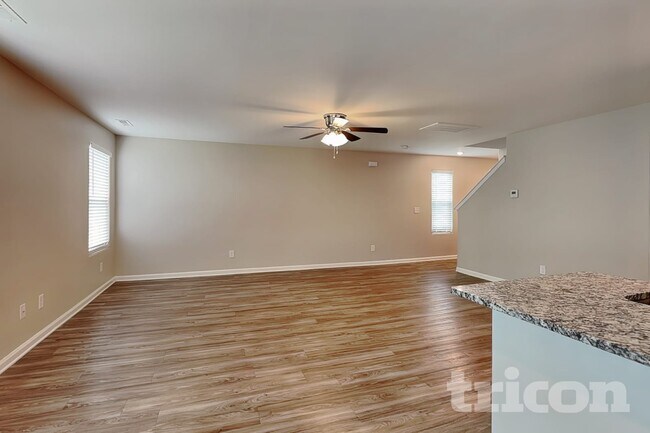 Foto del edificio - 1225 Standing Oak Dr