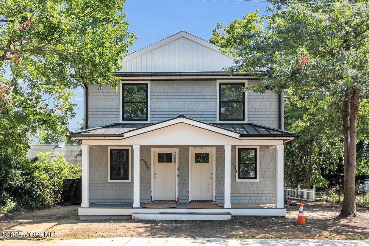 Building Photo - 516 River Rd