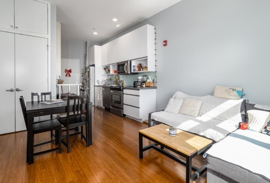 Foto principal - 217 Newark Ave