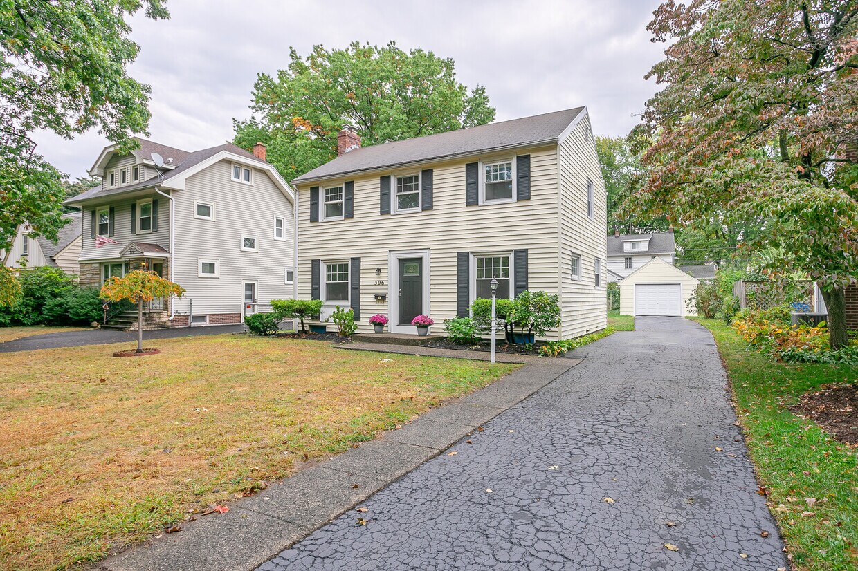 Primary Photo - 306 Winona Blvd