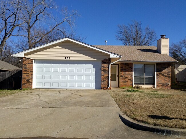 Building Photo - 3 Bed, 2 bath, 2 car garage home - Noble, OK