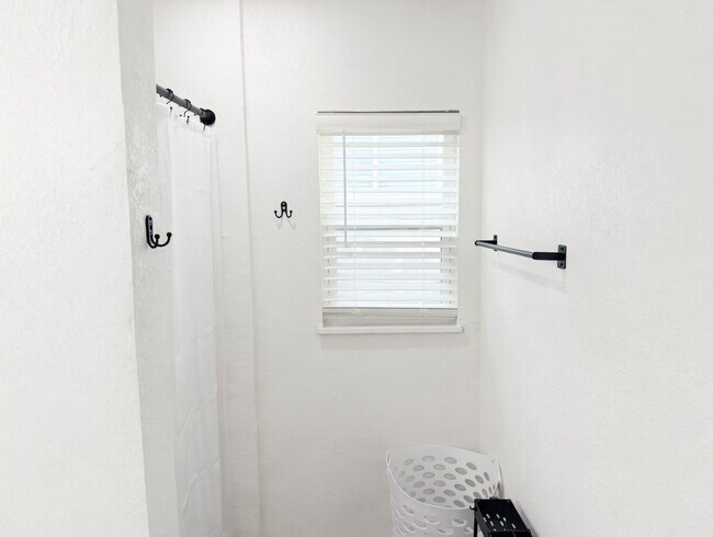 Foto del edificio - 8403 Glen Echo