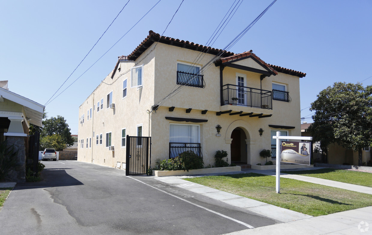 Building - 616 E Lomita Ave