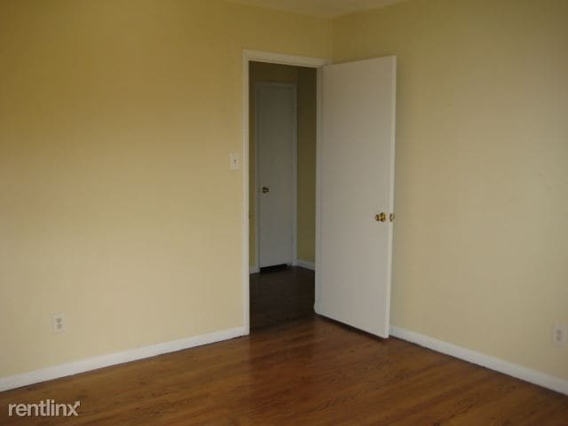Building Photo - 2 br, 1.5 bath Townhome - 6212 Murray Dr