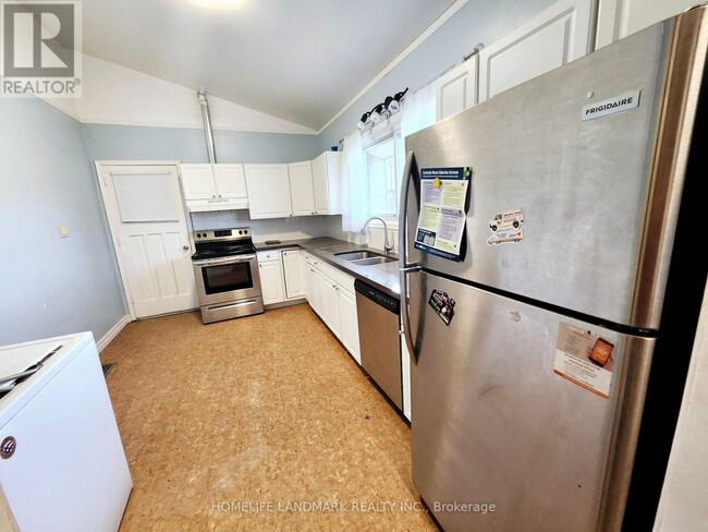 Building Photo - 22 Oakmount Dr