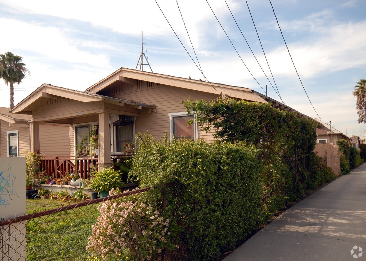Building Photo - 6517-6519 King Ave
