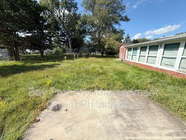 Building Photo - 13 Laurel Ln