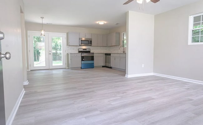 Building Photo - 2114 Amber Dr