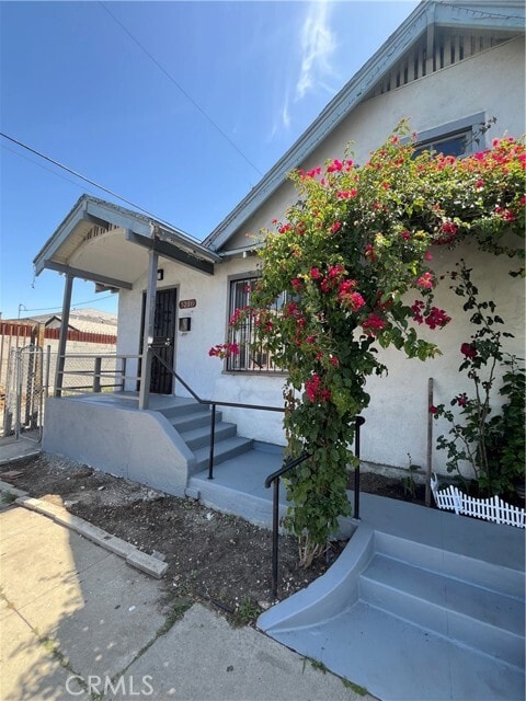 Photo - 5216 S Budlong Ave Townhome