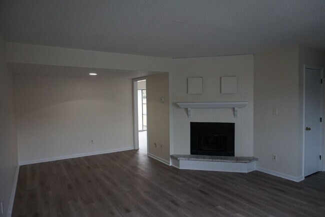 Foto del edificio - 3 bedroom 2.5 bath townhome