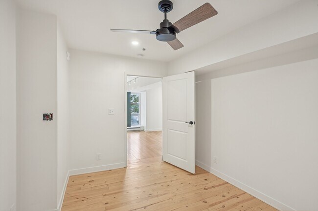 Foto del edificio - 110 W 9th St