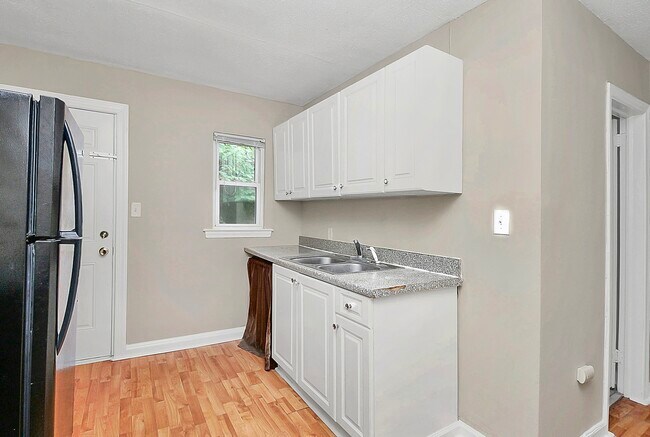 Building Photo - 2401 Celia Ave