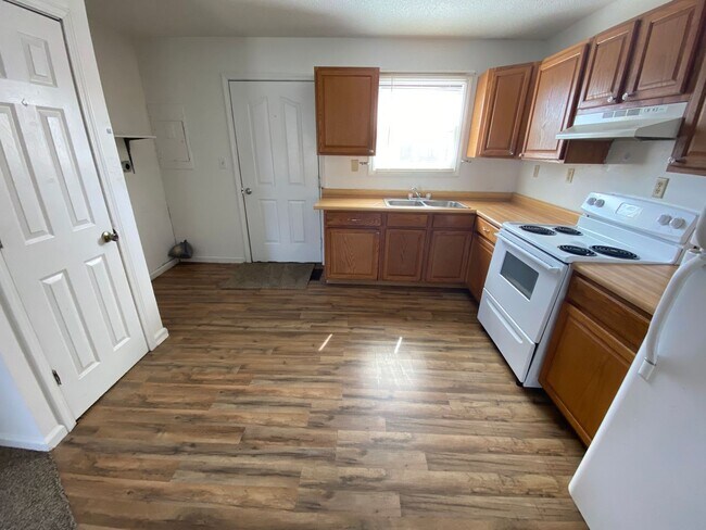 Foto del edificio - 2-Bedroom/1-Bathroom Duplex in Spencer