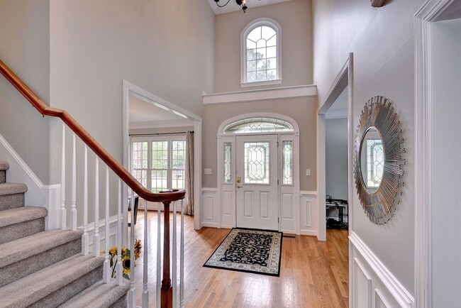 Building Photo - Spacious 5BR/4BA Home in Yorktown – Convenient Location and Comfortable Living