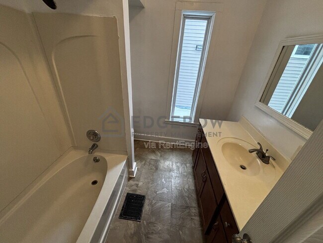 Foto del edificio - 1010 Helen St NE