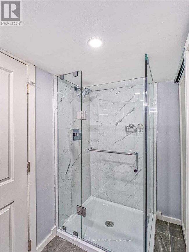 Building Photo - 376 Rhodes Ave