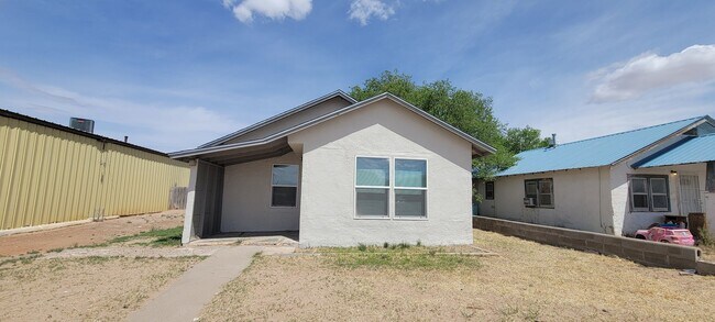 Foto del edificio - LARGE 2 BEDROOM HOME