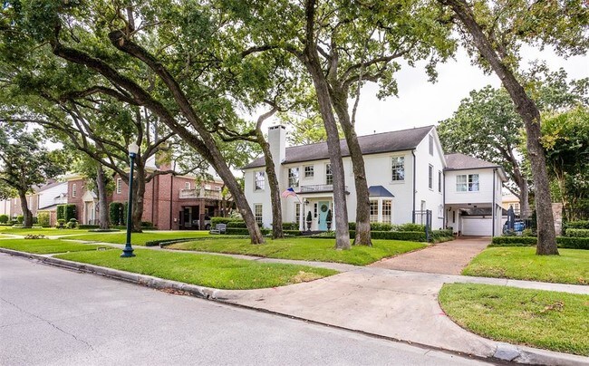 Building Photo - 3753 Chevy Chase Dr