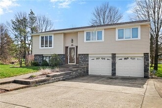 Building Photo - 16 Wheatfield Dr